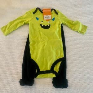 NWT Carter’s 2 piece Halloween outfit. Size 9 months